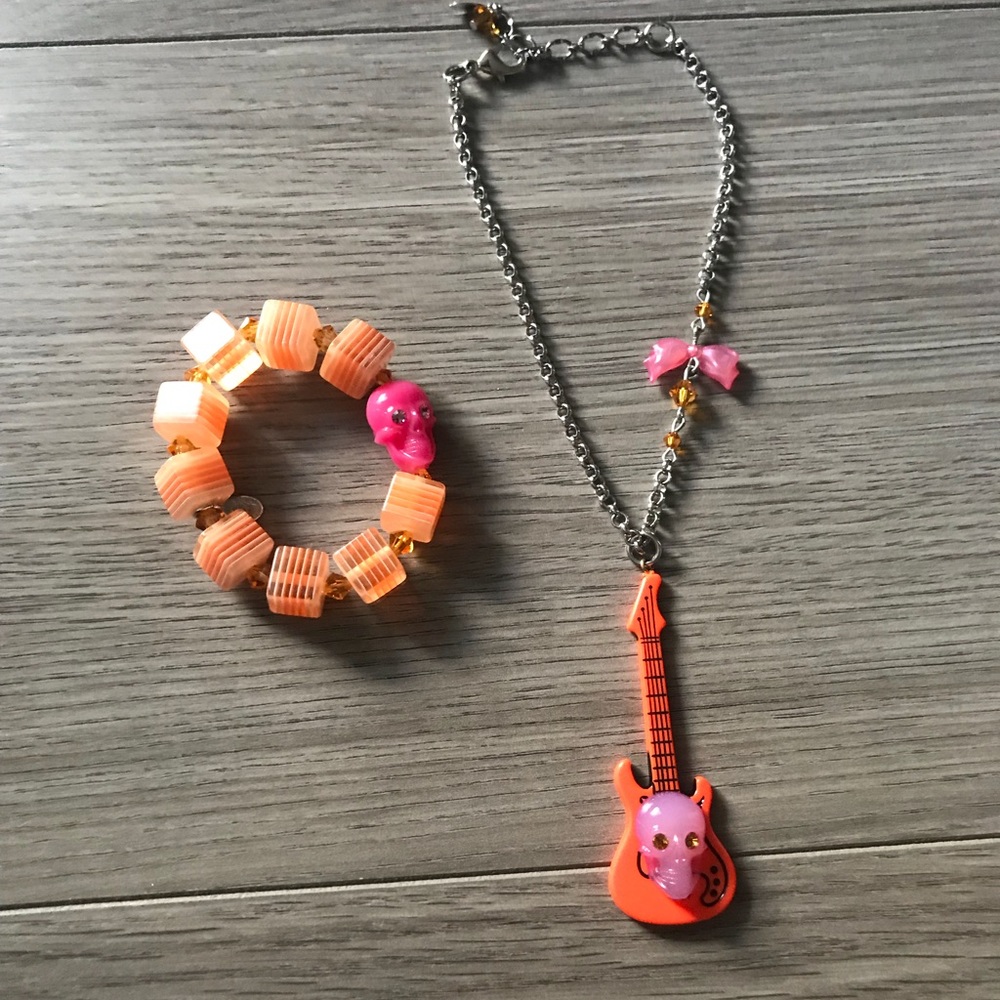 Tarina Tarantino Bambino skull guitar set